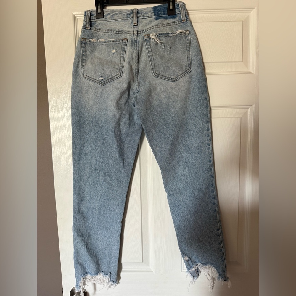 Abercrombie & Fitch Light Wash Distressed Mom Jeans size 25/0 - Picture 4 of 8